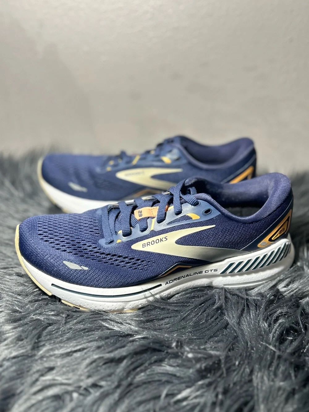 Brooks Men's Navy and Orange Adrenaline GTS Running Sneaker Size 8